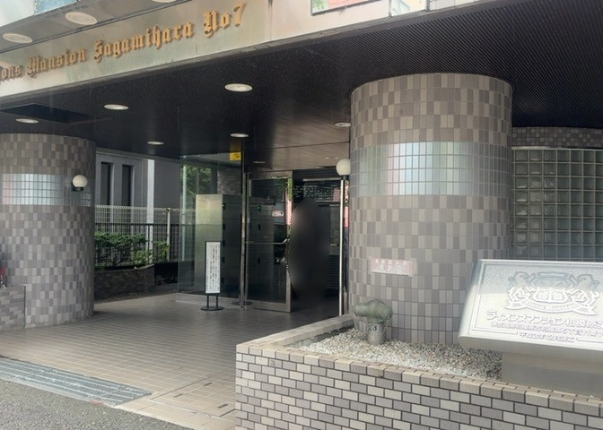 マンションのエントランスには、もともと風よけや防犯の役割がありますが、マンションによって宅配ボックスなどの設備が備わっている所もあります。日々の生活をイメージしながら生活しやすさをチェックしましょう。