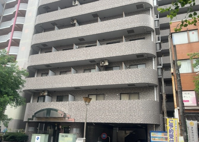 眺望の良さを楽しめるダイニングキッチンで家族団らんの時間を過ごしてはいかがでしょうか。バルコニーから見える景色を家族で眺める時間は、時間が経つのを忘れてしまいそうですね。是非、現地を見に行きましょう！