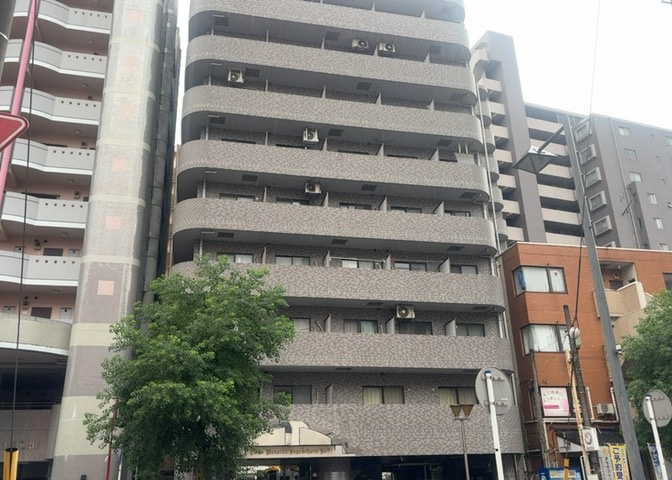 ＲＣ造、Reinforced　Concreteは直訳すると補強されたコンクリートです。主に柱や梁・床・壁が鉄筋とコンクリートで構成おり、鉄筋を組んだ型枠にコンクリートを流し込んで固めたものを指します。