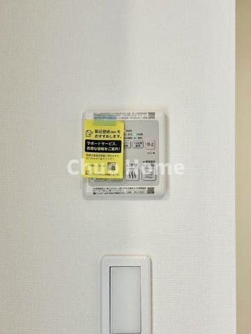 【浴室乾燥機】暖房・冷風・換気・乾燥が可能です。毎日を快適に過ごせるうれしい機能が揃っています。雨の日の洗濯物も安心です。