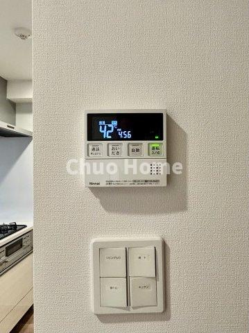 【給湯リモコン】外での一日を忘れさせてくれるオートバス機能でお好みの湯量・温度に調整された浴槽。