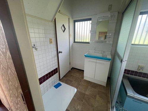 【坂元町　中古戸建ての洗面】