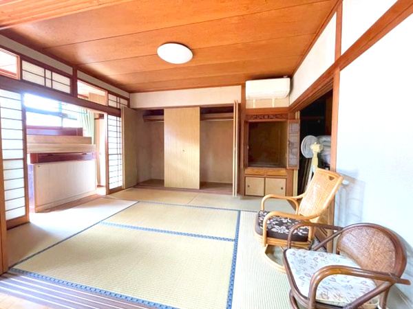 【城山2丁目　中古戸建ての和室】
