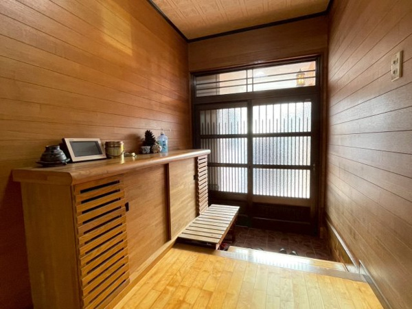 【城山2丁目　中古戸建ての玄関】