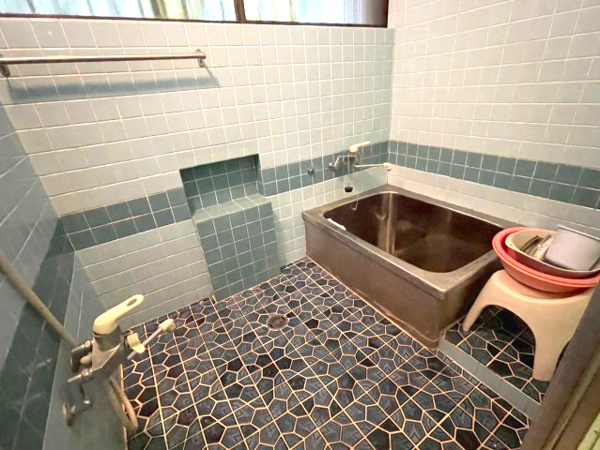 【城山2丁目　中古戸建ての浴室】