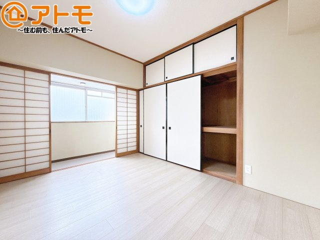 収納スペースもしっかり確保したお部屋は、収納家具の数も減らせるのでお部屋を広く使えます！