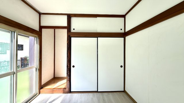 押入れ収納を確保しており、季節ものの衣服や寝具も収納可能。