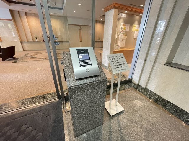 オートロックと防犯カメラ付きで、大切な家族の安全を守ります。　