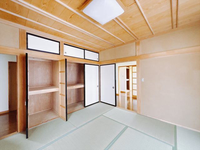 ■和室｜和室でしか味わえない畳ならではの香りや素材で和のやすらぎを感じてください♪休日はお子様とお昼寝するのにも最適です！