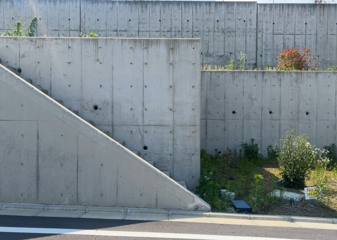 家を建てる前提で土地を探している場合、地盤の丈夫さは譲れない条件の一つです。地盤が脆弱だと追加工事が必要となります。また、過去に地盤沈下や液状化現象を起こした土地は、できるだけ避けた方がいいでしょう。