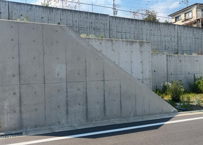 人が暮らすうえで日光は大切な要素となります。日当たりの良さは譲れないポイントですね。併せて近くに大きな建築物の建築予定がないか、あるいはそれが可能な土地が近くにないか事前に確認することもお勧めします。