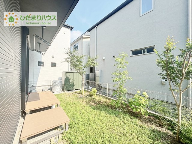 緑が心地よいお庭スペース。お子様のプール遊びやBBQ、大切なペットとの時間を周囲の視線を気にせずゆったりと楽しめます。