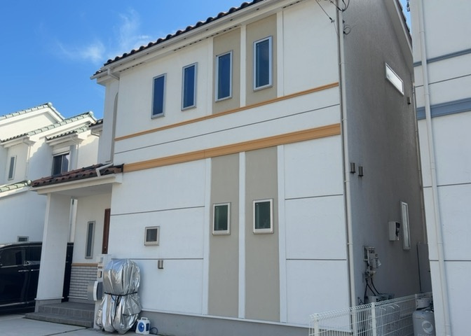 木造住宅とは土台、壁、柱など建築物の強度を支える構造体の材に木が使用されている構造を指します。構造体は建物の自重を支えるだけではなく風圧や水圧、積裁荷重などあらゆる衝撃に耐えるための基礎です。