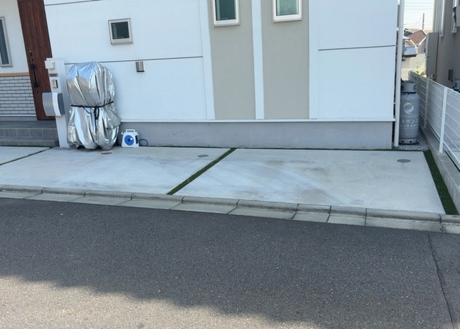 庭のある家に住むことのメリットとして、子どもたちの遊び場を確保できること、ガーデニングや家庭菜園を楽しめること、明るさを確保できることがあります。また、配置を工夫することでプライバシーが確保できます。