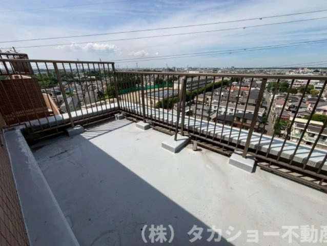広々ルーフバルコニーが付いております!!