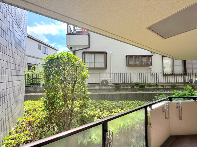 眺望　前面に遮るものがなく、心地よい風と陽光を感じられる眺望。四季折々の空気を感じながら快適に過ごせます。