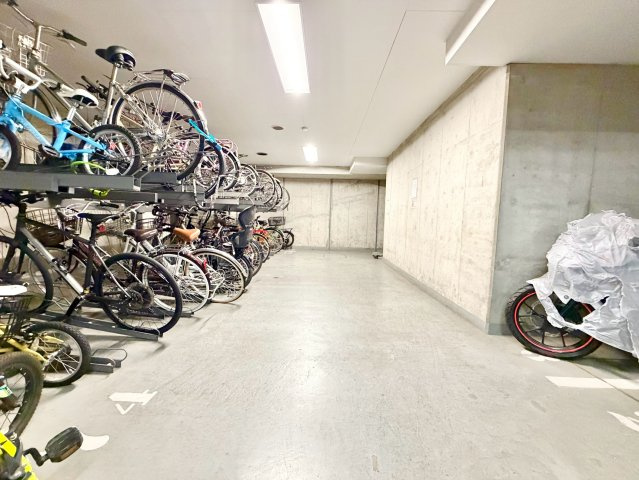 駐輪場があることで近隣への移動も軽やかに。買い物や休日のお出かけにも使いやすい設備です。