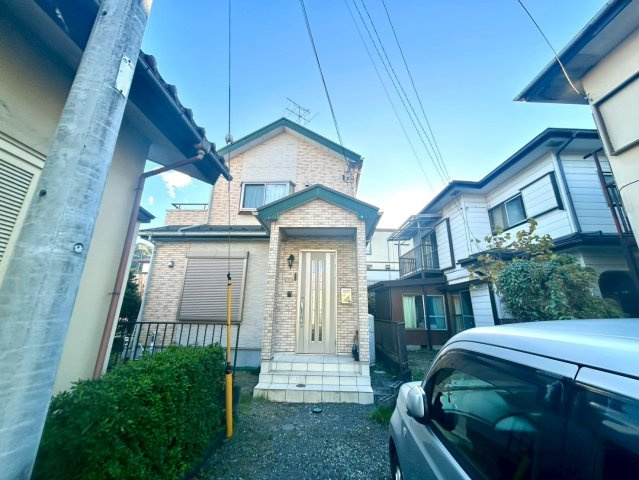 お持ちの車種によっては前面道路が広い方が便利でしょう。しかし、前面道路が広ければその分交通量が多くなるため、騒音などが気になる場合があります。実際に現地を見学し、周辺交通量や騒音などを確認しましょう！