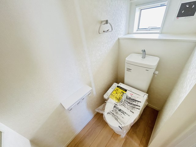 現地写真　節水タイプのウォシュレット付きトイレ、水道料節約に一役買います！       　