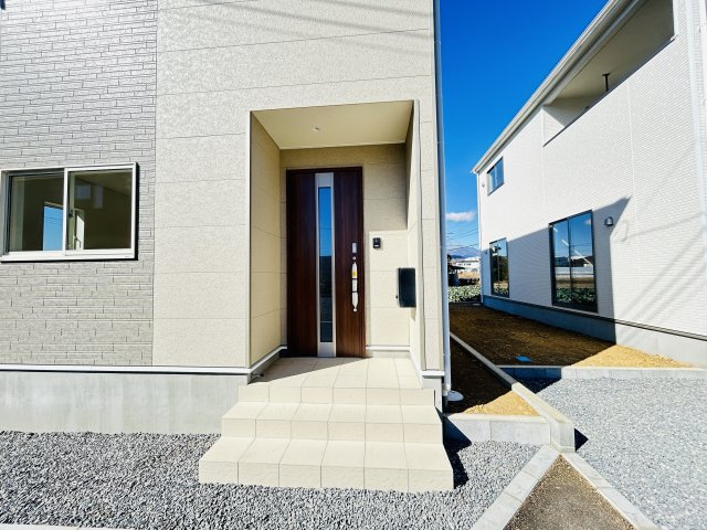 現地写真　TVモニター付きドアホンでセキュリティも安心です！　