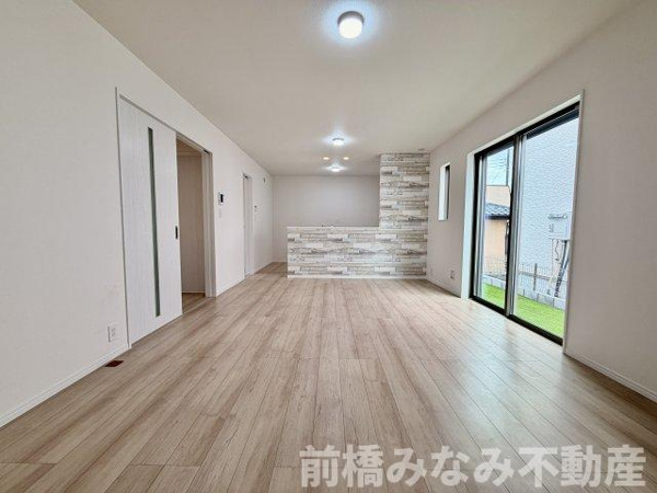 【 新築 渋川市石原 A号棟(全3棟) ハートフルタウン 新築建売分譲の居間】