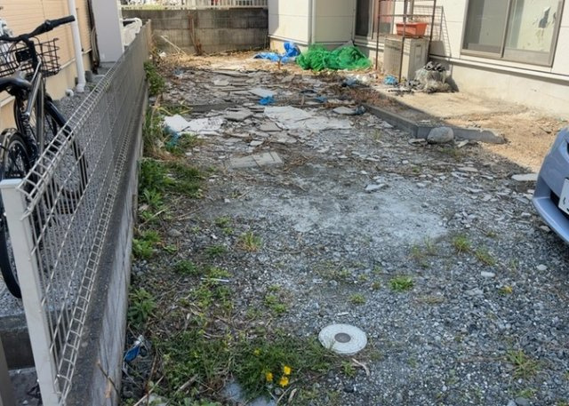 駐車場と明記されていても、最小スペースでつくられた駐車場だと大型車は駐車できなかったり、出入りしにくくなったりする可能性があります。お車のサイズと購入したい物件の駐車場のサイズを現地で確認しましょう。