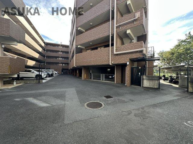駐車場の空き状況については、その都度、確認いたしますのでお気軽にお聞きください。