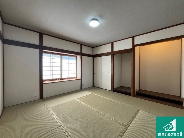 一室あると便利な和室は客間としてだけでなく、小さなお子様のプレイルームや食後のくつろぎスペースとしてもご利用いただけます。