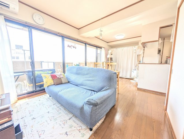 約16．2帖のＬＤＫ。室内美邸でこのままご使用もいただけますが、リフォームのご相談も承ります。