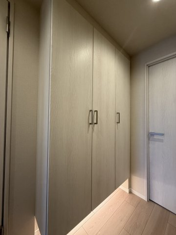 大型シューズボックス完備　ご家族皆の靴を収納していただけます。いつもすっきりとした玄関で嬉しくなります♪
