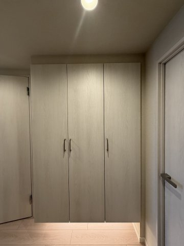 大型シューズボックス完備　ご家族皆の靴を収納していただけます。いつもすっきりとした玄関で嬉しくなります♪