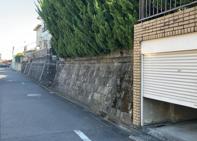 家を建てる前提で土地を探している場合、地盤の丈夫さは譲れない条件の一つです。地盤が脆弱だと追加工事が必要となります。また、過去に地盤沈下や液状化現象を起こした土地は、できるだけ避けた方がいいでしょう。