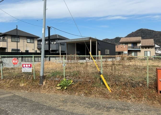 土地の形が極端に長細かったり、狭小地、あるいは道路との高低差がある傾斜地だった場合、後々売ろうとしても買い手がつかない場合もあります。後々、売却することになった時に価値の下がらない土地を選びましょう。