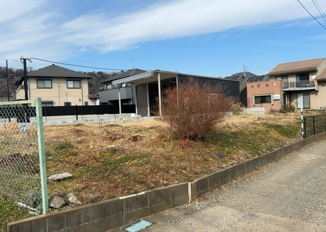 土地を買う際、住む地域の自治体や福祉の補助制度にも注目してみましょう。子供や老人の医療補助やゴミ出しのルールなど、自治体によってルールに大きな違いがあるため、暮らしやすい土地で判断するとよいでしょう。