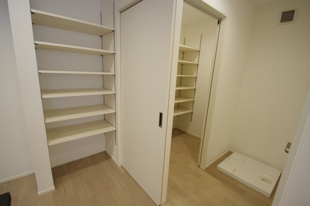 キッチンの収納棚