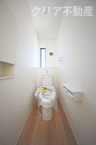 2階にもトイレがあるので忙しい朝も分けて使えます！
