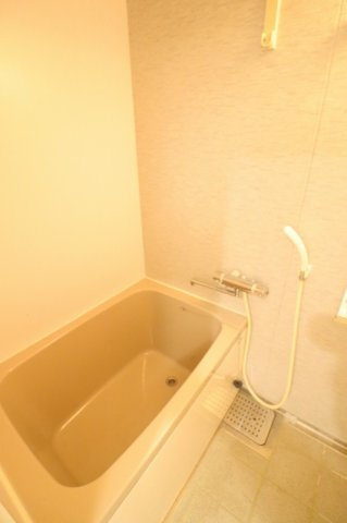清潔感あふれる浴室で、心もリフレッシュ♪追炊き機能・浴室乾燥機完備♪