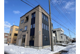 手稲区星置3-6 南西角地の3階建住宅の外観