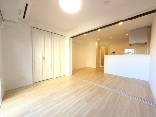 洋室約4.5帖＋ダイニングキッチン