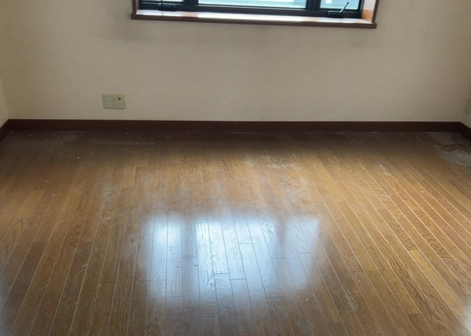 洋室のメリットは重い家具が置きやすく、身の回りが整理しやすいことです。　床がフローリングのため畳とは異なり凹みにくいです。　クローゼットなど収納が豊富で、普段使わない旅行カバンや服の整頓も簡単にです。