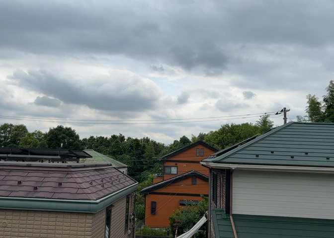 眺望を気にして物件を探す場合、前面に建物が建っていないか現地で確認しましょう！前面に建物があると景色はもちろん、日当たりや風通しにも影響が出てきます。住んだ時のことを想像しながら現地見学をしましょう。