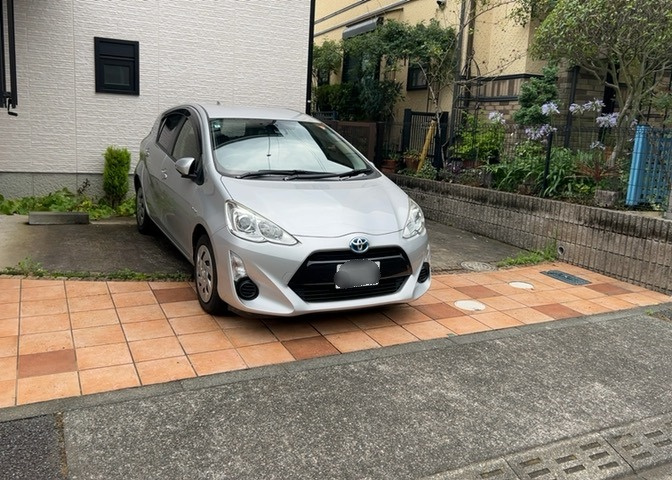 駐車場と明記されていても、最小スペースでつくられた駐車場だと大型車は駐車できなかったり、出入りしにくくなったりする可能性があります。お車のサイズと購入したい物件の駐車場のサイズを現地で確認しましょう。