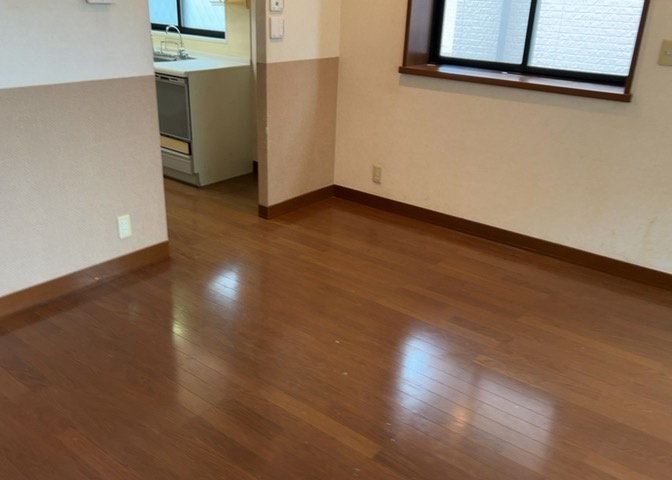 ダイニングにはダイニングテーブルセットなどを置くことが多く、間取りにおいて「D」と略記されますが、食事を作るときの作業場として使用したり、朝食を食べたりするときだけに使われるケースも少なくありません。