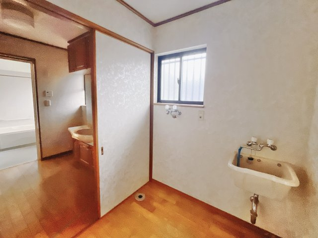 ■ランドリールーム｜洗面室の横にはランドリールームがついていおります♪