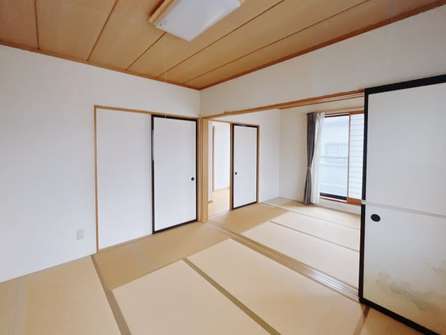 ■2階和室｜和室でしか味わえない畳ならではの香りや素材で和のやすらぎを感じてください♪休日はお子様とお昼寝するのにも最適です！