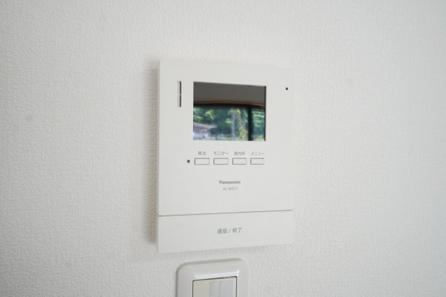 録画機能付きインターホンなので、不在時の来客も確認することができます。防犯面を考えると必須です！