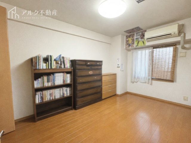 北西側洋室約7.0帖です。（AIによる荷物消去編集を行っています。）