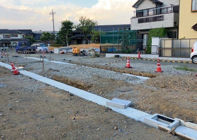 隣家の土地はどうなっているのか、生活利便施設が近くにあるのか、学校まで近いかなど、お客様のライフスタイルにあわせたイメージが重要です。また、近くにあると困る施設が近くにないかも確認するといいでしょう。