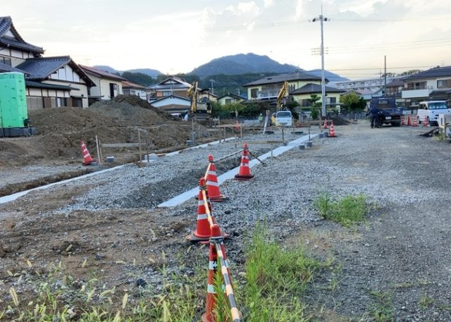 家を建てる前提で土地を探している場合、地盤の丈夫さは譲れない条件の一つです。地盤が脆弱だと追加工事が必要となります。また、過去に地盤沈下や液状化現象を起こした土地は、できるだけ避けた方がいいでしょう。