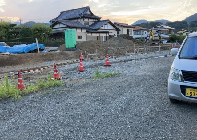 人が暮らすうえで日光は大切な要素となります。日当たりの良さは譲れないポイントですね。併せて近くに大きな建築物の建築予定がないか、あるいはそれが可能な土地が近くにないか事前に確認することもお勧めします。